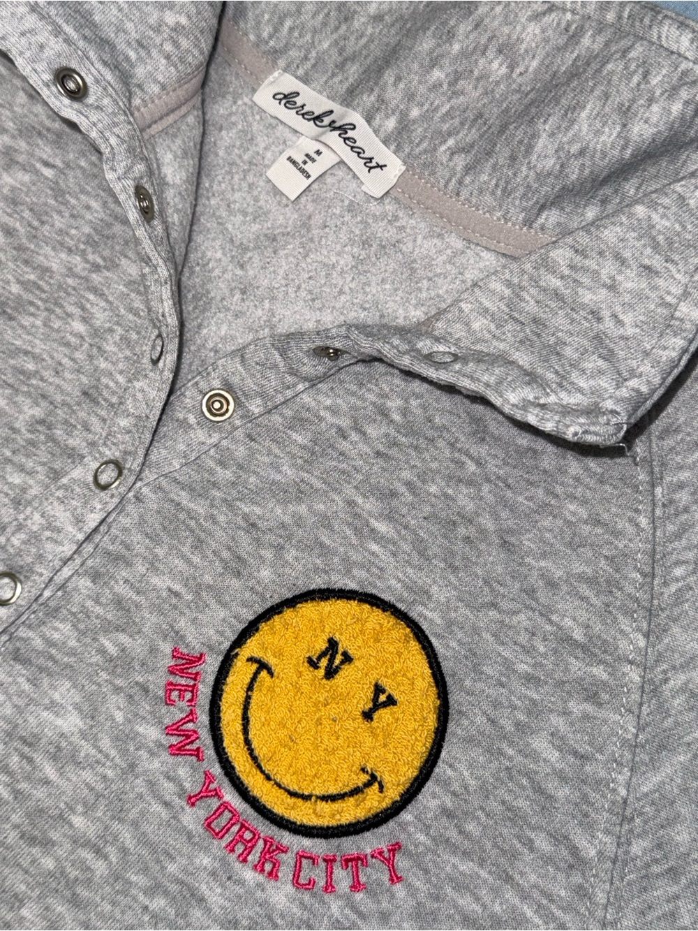 Derek Heart New York City Smiley Face Pullover Sweatshirt – Size Medium - Picture 3 of 5